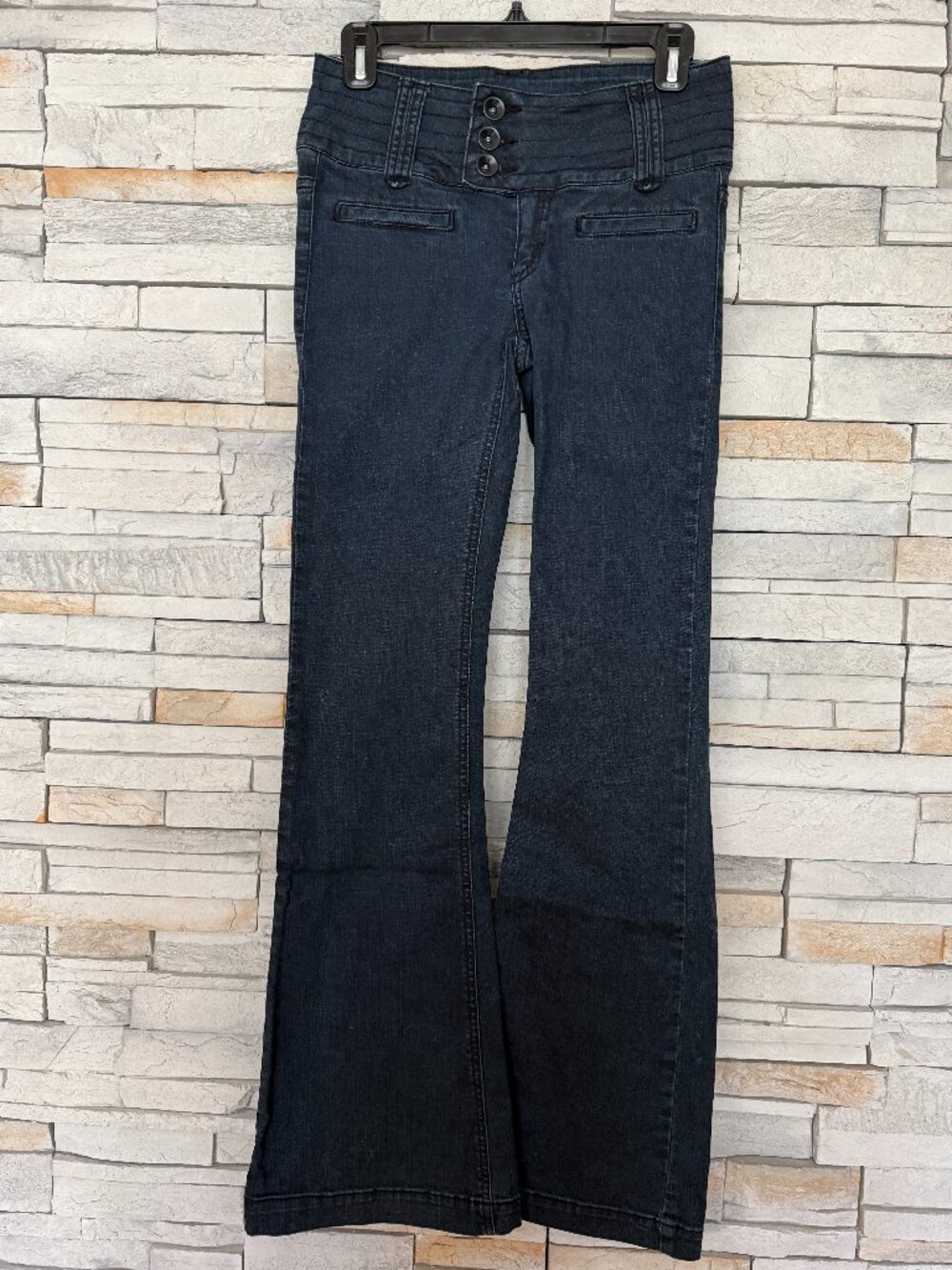 Le Chateau Julia Dark Wash Flare Jeans Size 26 NWOT Y2K